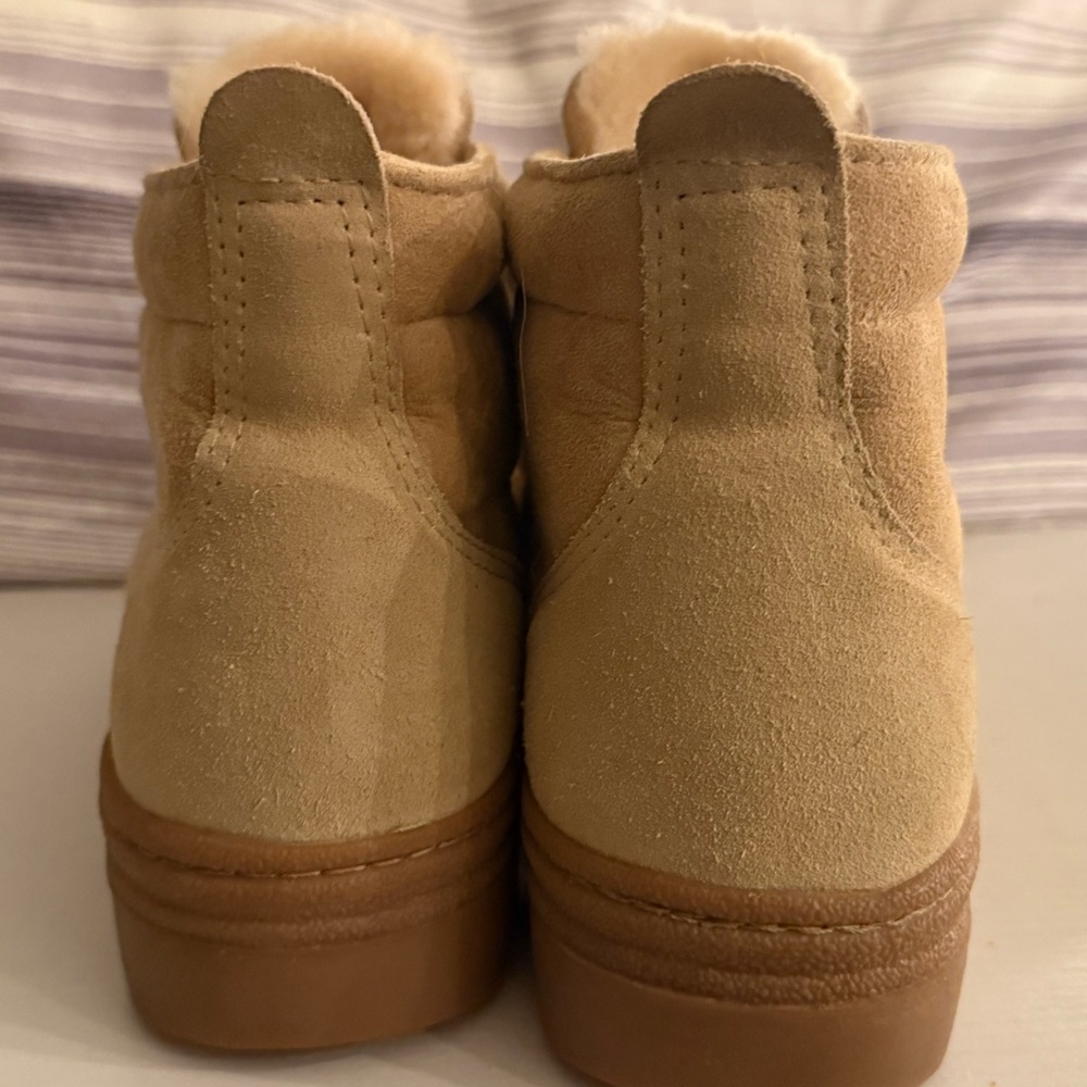 ✨RARE ✨Canterbury Sheepskin Super-tread Lace-Up Ankle Boots Sand Suede - Picture 5 of 16